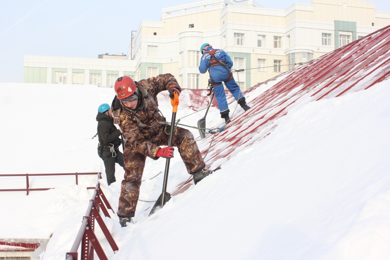 Уборка снега с крыш